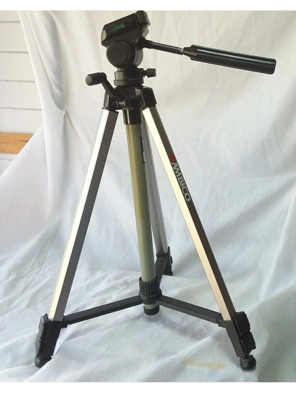 Ambico V-0551 67in Fluid Head Tripod DSLR Camcorder Flip Lock Bubble Level